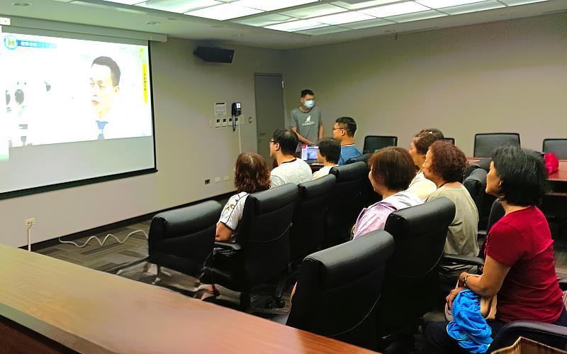北分署協助減班休息企業規畫數位學習課程,並安排勞工集體學習。