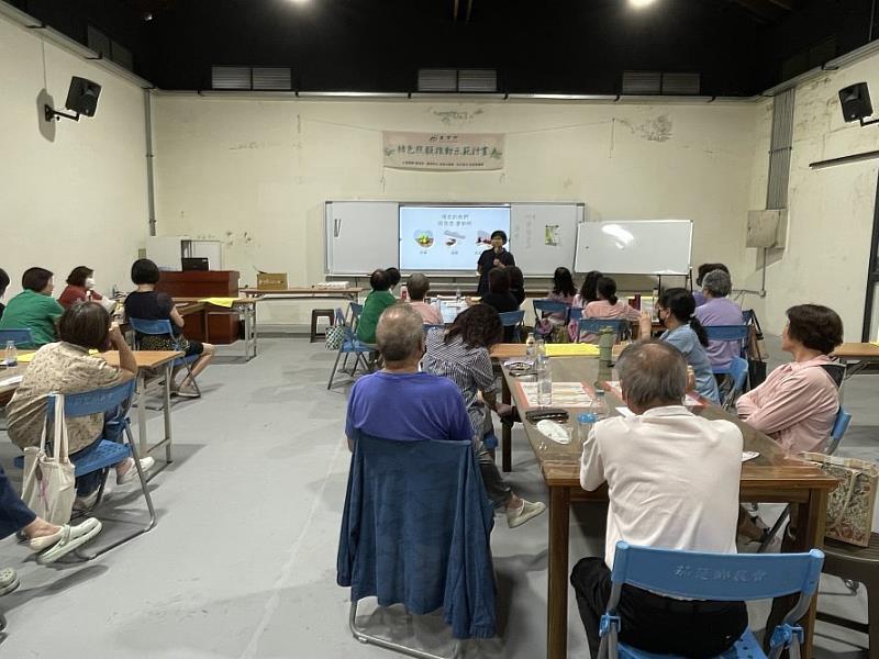 老師提醒邁入樂齡要開始學習和自己及他人和解、所有願望全都圓滿與把握生命意義