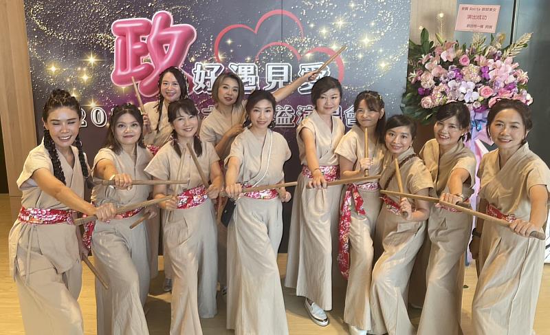 由玩樂社太鼓團率先揭開序幕!澎湃激昂的鼓聲,為公益活動敲響第一聲,以最熱血的能量,帶來震撼人心的開場演出。