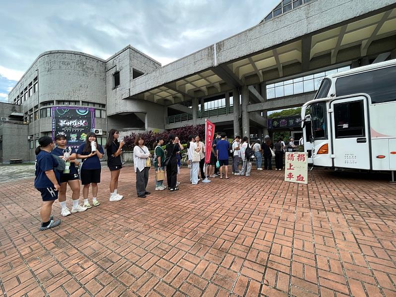 1140924捐血活動師生熱血相挺