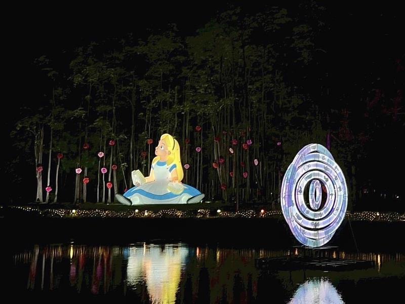 2025光織影舞結合愛麗絲夢遊仙境打造沉浸式光影主題展