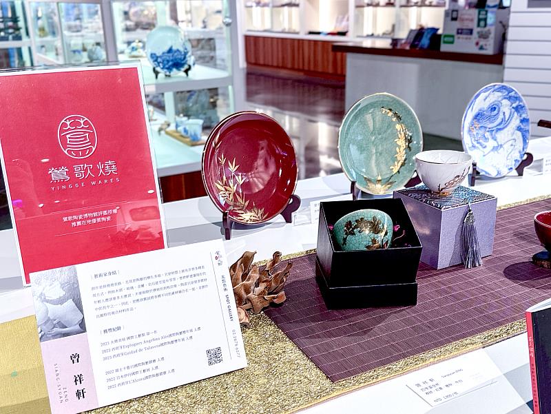 曾祥軒以《四季鎏金系列》展現絢麗色彩與細膩筆觸，傳達產地美學與藝術創作的雙重價值。