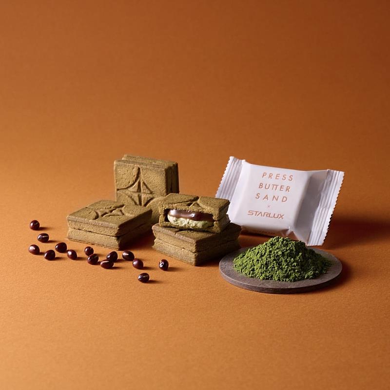 廣受日本航線旅客歡迎的PRESS BUTTER SAND也開發全新機上限定口味，宇治抹茶與北海道紅豆，令人難以忘懷！