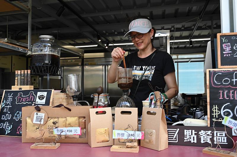▲北投在地大屯菁礐咖啡莊園來到咖啡派對現場成立POP-UP快閃店。