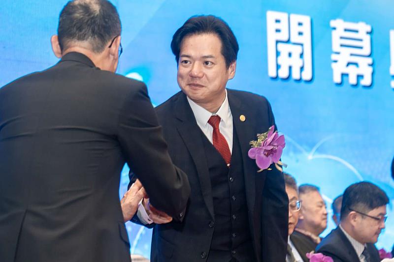 邱臣遠代理市長出席開幕典禮。