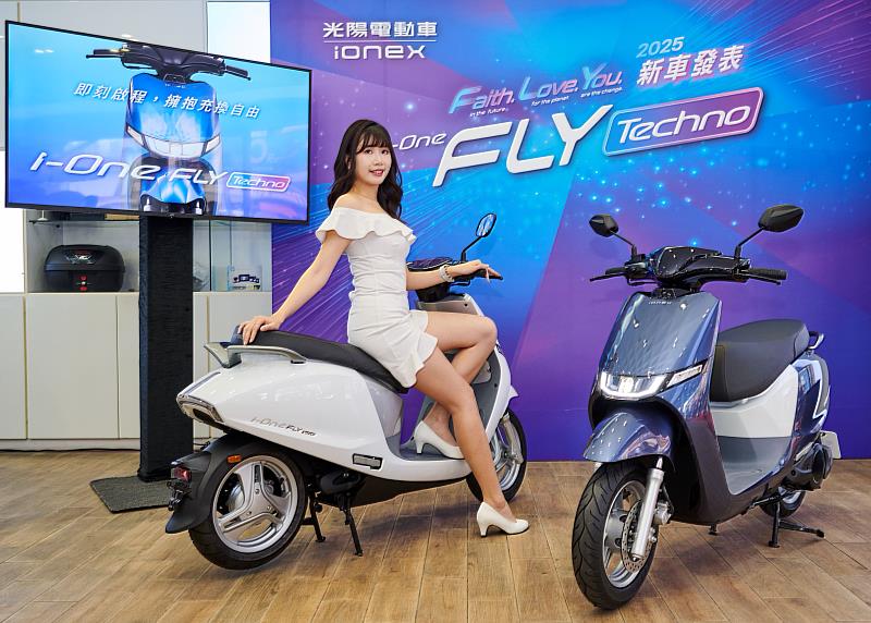 i-One Fly Techno汰舊換新最低39200元，擁有白牌雙電池最強140km超長續航、獨 4.2kw側掛馬達與 74km/h 極速表現，i-One Fly Techno首購前100位享充電器5,000元早鳥價（原價 6,325元）的限量禮遇。