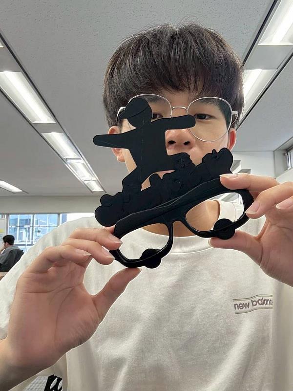 Holon create實習生進行造型眼鏡設計