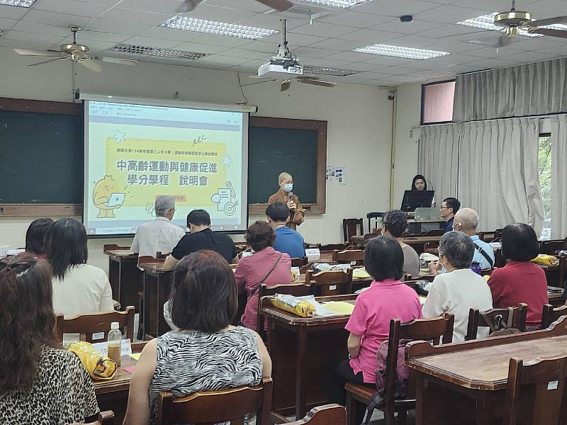 南華大學開設「中高齡運動與健康促進學分學程專班」，舉辦開學典禮暨課程說明會，駐校董事覺禹法師致詞。