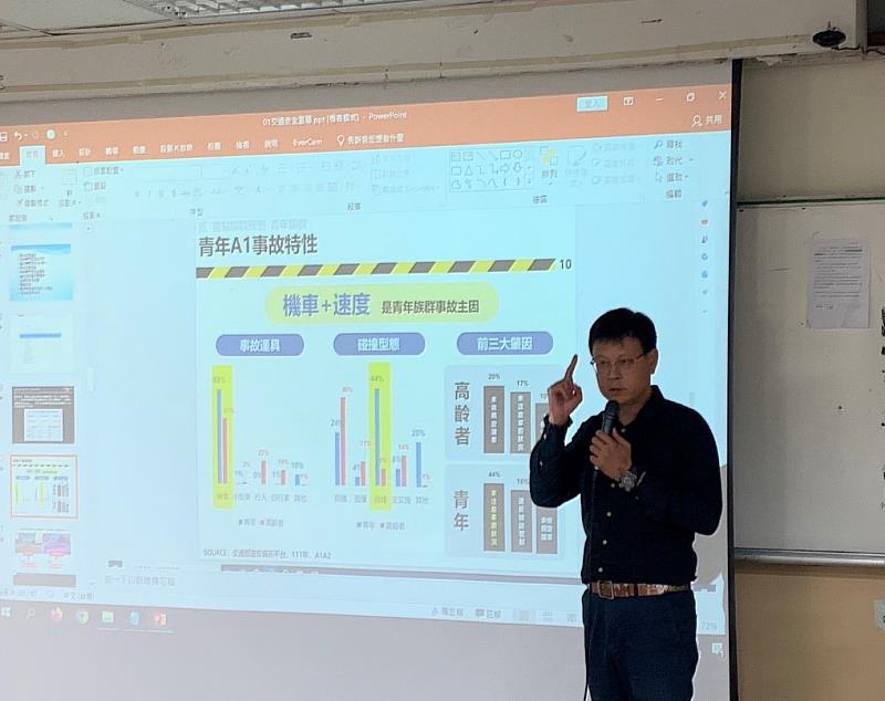 高醫大邀請高雄市政府交通大隊蒞校實施交通安全講座