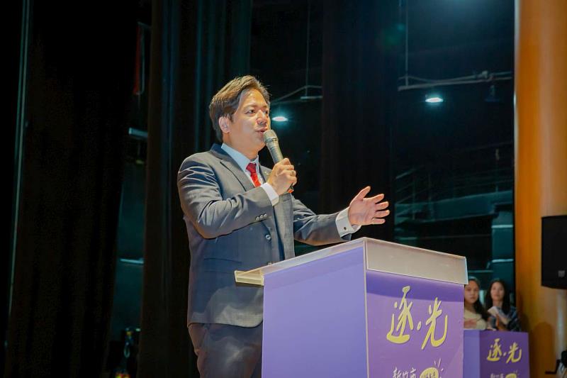 代理市長邱臣遠致詞勉勵。