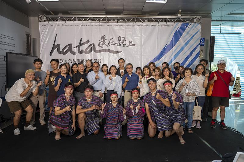 臺灣科技大學原資中心主辦《hata｜還在路上》系列活動，開幕茶會大合照。