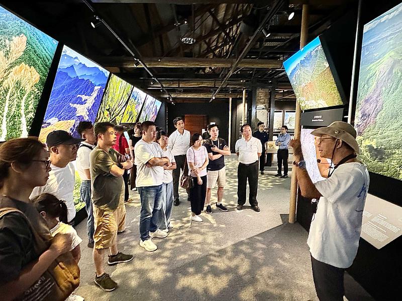 復盛股份有限公司參訪齊柏林空間《共森》特展
