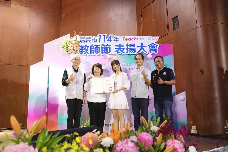 黃敏惠市長表揚嘉義市資深教師