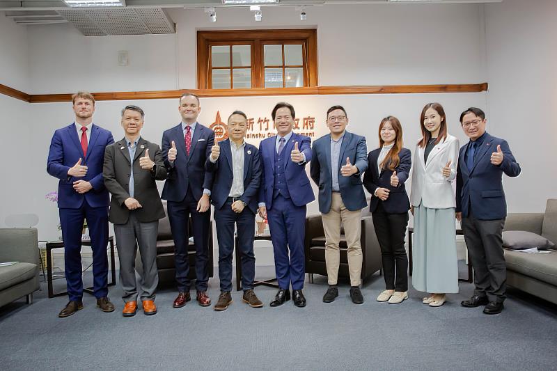台灣波蘭商業協會拜會竹市府，雙方成員大合影