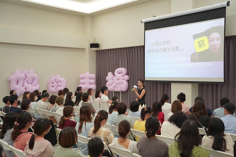 臺東「HerHer有名」開講 知名YouTuber《我是江老師》分享
