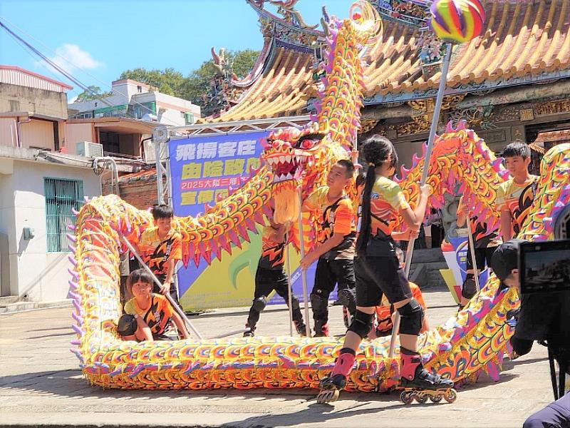 圖3 開場表演-富興國小舞龍