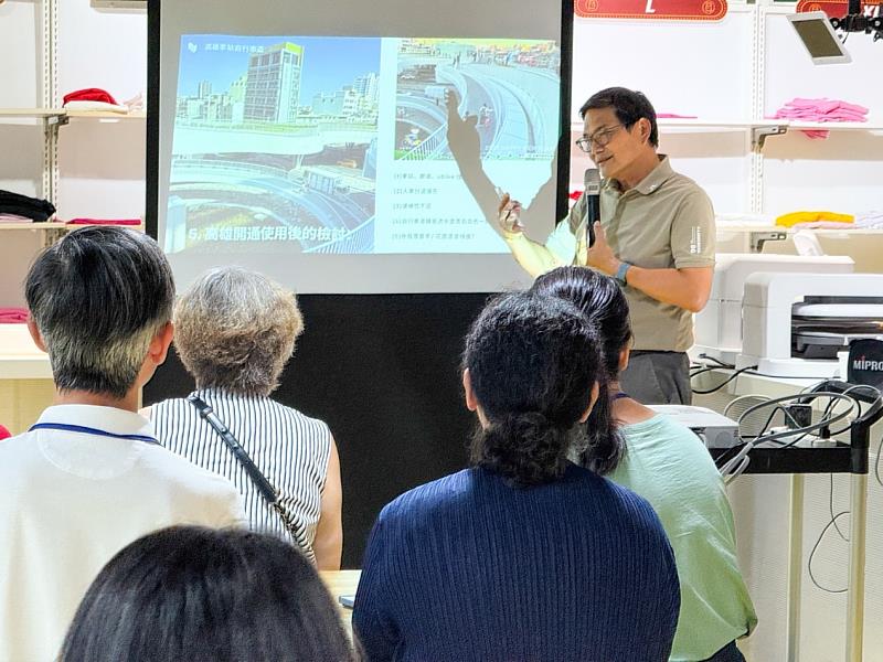 前高雄市議員吳益政先生分享高雄園道建設初期、施工到後期完工使用、國外之相關經驗分享