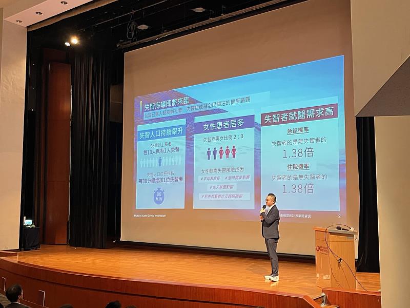 南山人壽舉辦A&H大展活動,今年聚焦長壽時代思維及失智症議題,商品暨健康促進策略部協理王保勲也在活動現場呼籲,可陪伴保戶正向面對失智風險。