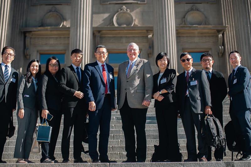 愛達荷州副州長Scott Bedke與台灣農訪團成員合影