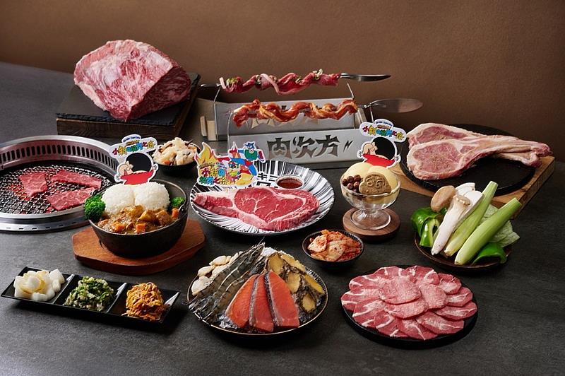 「肉次方」端上動感光波蜂蜜洋釀肋眼牛排、小新屁屁香噴噴咖哩飯和小新屁屁雞蛋布丁。