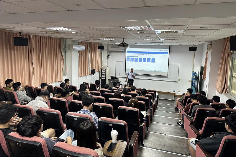 南大學生參與專題講座，深化對人工智慧與能源工程的理解