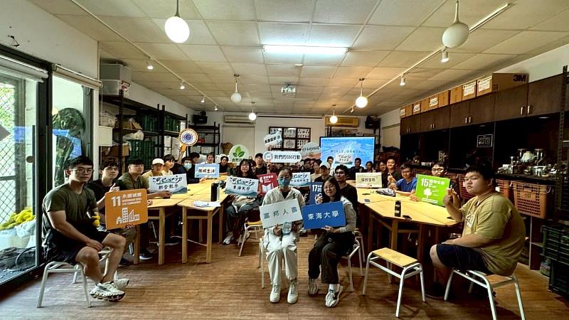 「跨齡溪愛×永續聚力」計畫行動校園入班大合照。