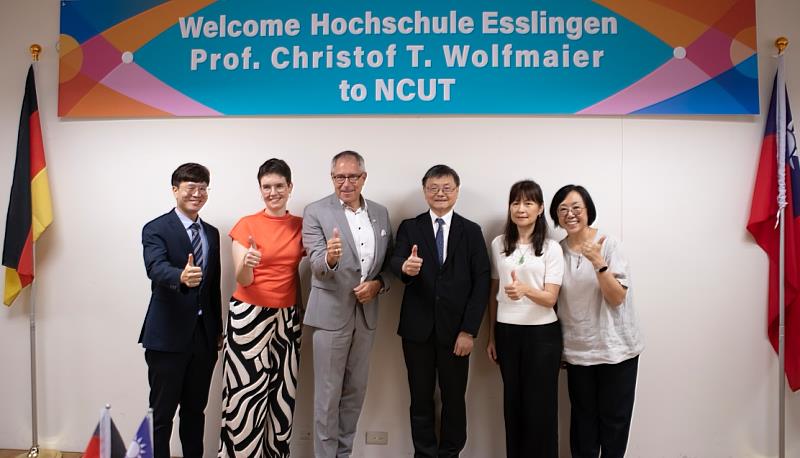 勤益科大與德國埃斯林根應用技術大學訪賓合影。勤益國際事務交流組林鈞鏗組長（左起）、德國德國埃斯林根應用技術大學資深顧問Julia Feldman、德國德國埃斯林根應用技術大學校長Christof T. Wolfmaier、勤益趙貴祥副校長、勤益研發處黃美玲研發長、勤益國際事務處胡志佳國際長