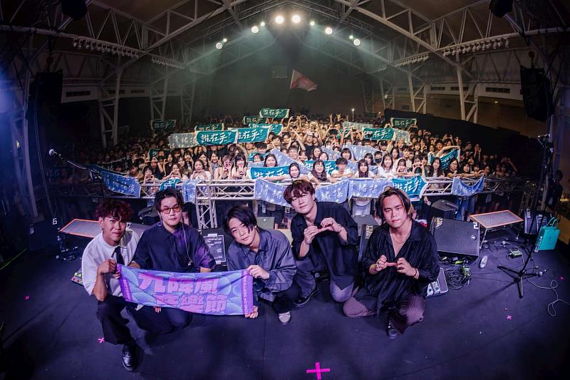 胡凱兒粉絲擠爆風livehouse。
