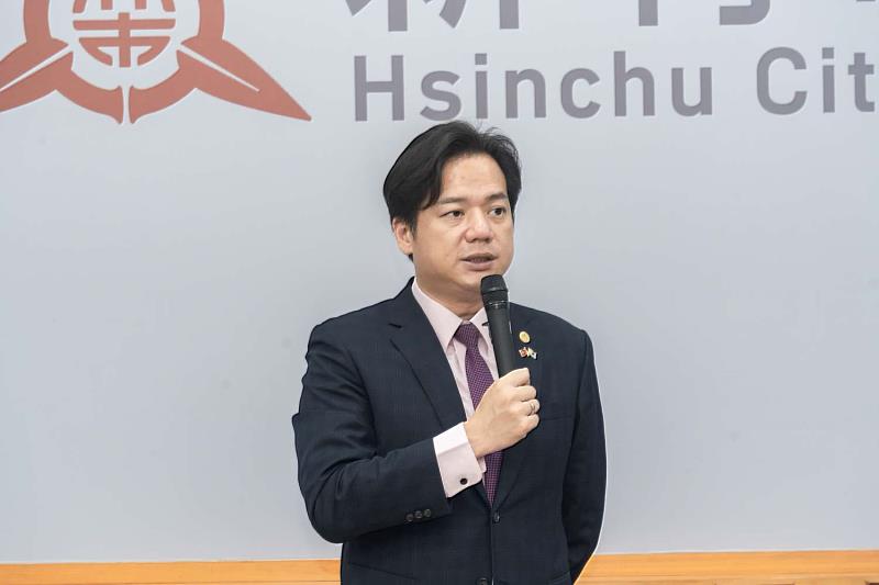 代理市長邱臣遠致詞