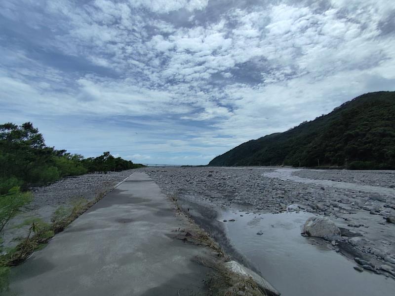 颱風豪雨挾帶泥沙 東縣府兩週內將啟動緊急清疏處理淤積