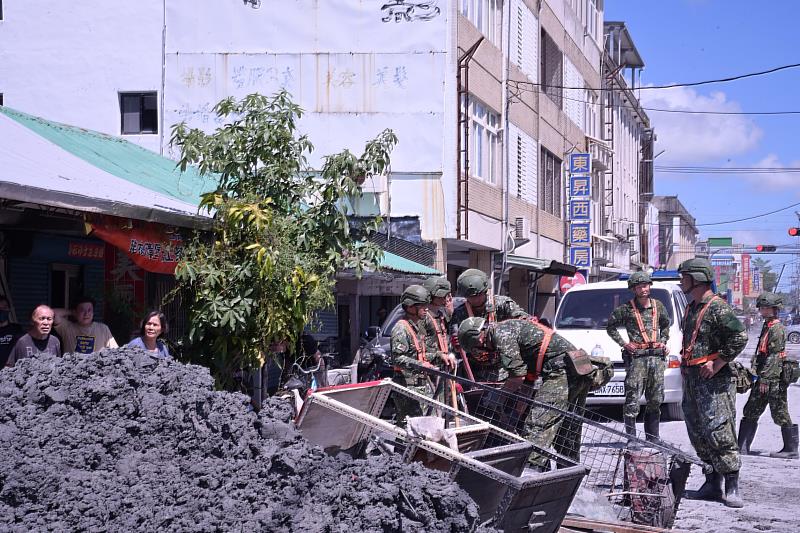 徐縣長感謝所有投入救災與重建的國軍、中央及地方政府單位、民間公益團體、志工以及熱心民眾。