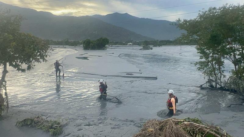 新北特搜已完成超過160件人命搜救任務，並協助200多名民眾撤離安置，展現堅強的救援能量與行動力。