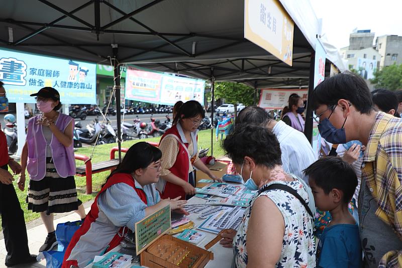 0_現場有許多宣導攤位 (2)