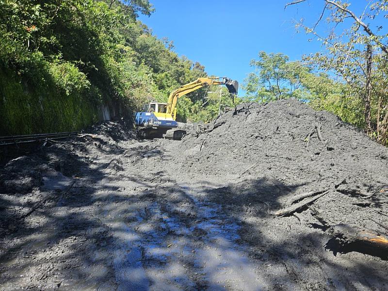 樺加沙颱風重創南橫 直升機馳援 利稻警戒護