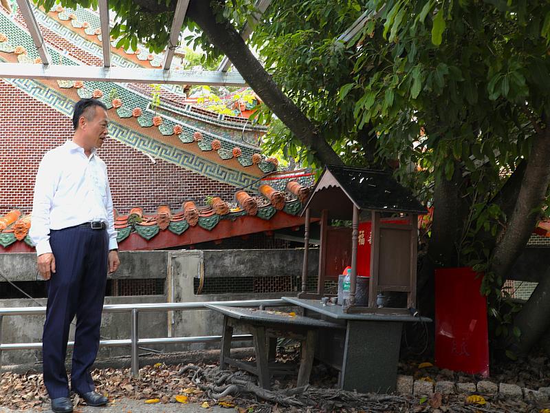 翁章梁縣長贈匾朴子春川宮 表達敬意與感念信仰力量