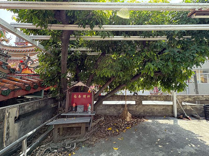 翁章梁縣長贈匾朴子春川宮 表達敬意與感念信仰力量