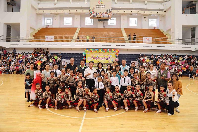 嘉縣114年運動i臺灣2.0體育嘉年華，青銀熱舞輪番上陣