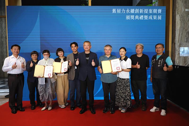 0_林瑞彥副市長頒發感謝狀予老屋屋主_0