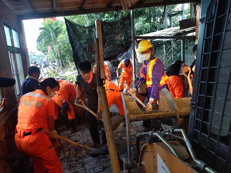 嘉義市環保局組成救援隊協助清淤等任務