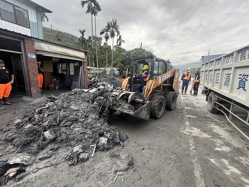 嘉義市環保局組成救援隊協助清淤等任務
