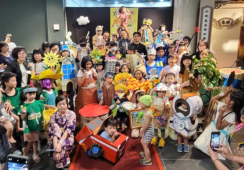 市民BAR活動之夜舉辦一場奇幻童趣的主題扮裝嘉年華「奇想派對」 讓孩子們透過裝扮展現心目中的嘉義市