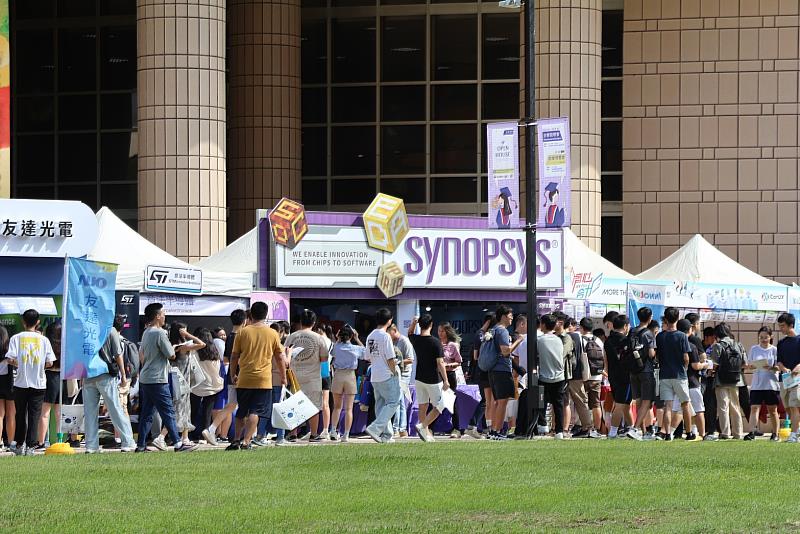 國立陽明交通大學就博會宣傳照片