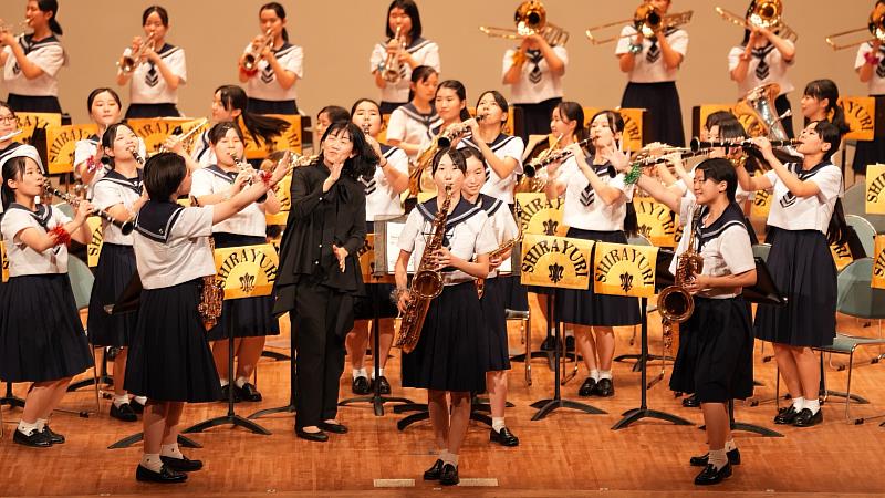 表演照。