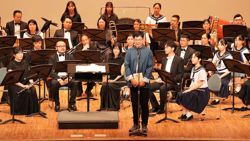 表演照。