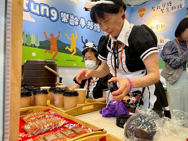 全國第一暖心服務！臺東「爺奶咖啡車」飄香台北 高齡友善新典範