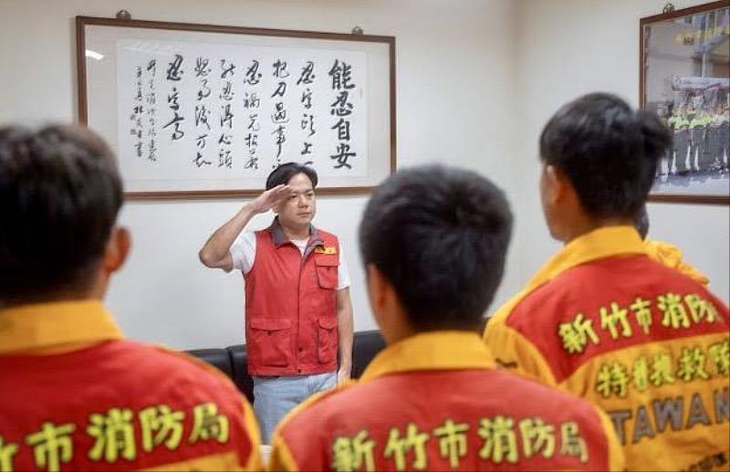竹市特搜隊完成花蓮救災任務，邱臣遠代理市長親迎慰勉英雄。
