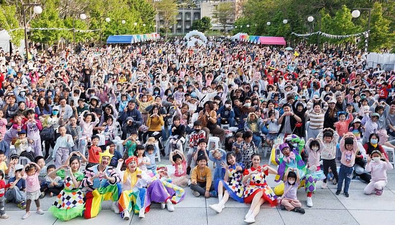「2025新竹市兒童遊藝節」在兒童節連假期間吸引36.5萬人次參與。