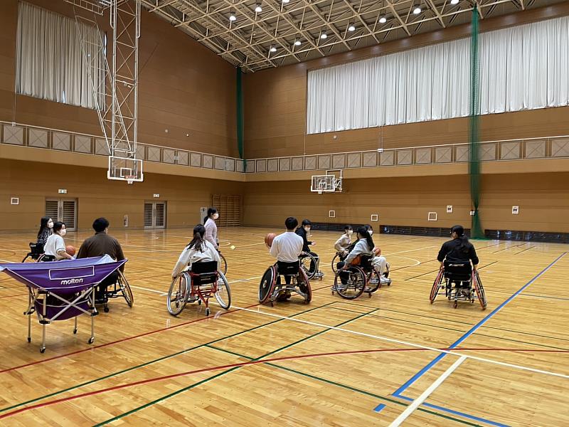 高醫大職能治療學系學生至日本茨城縣立醫療大學實習，體驗輪椅籃球