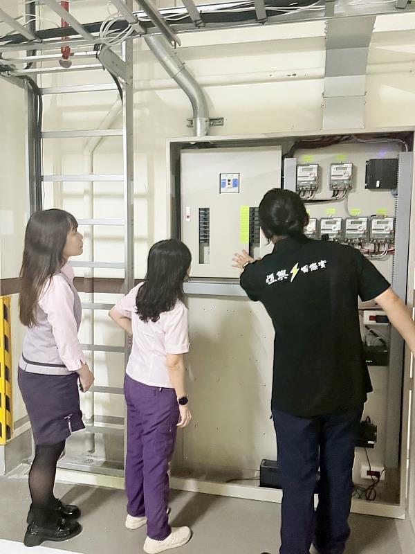 恆興電實業為特斯拉原廠認證廠商,協助社區實現電動車充電。