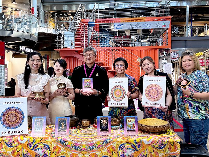 MXPX團隊活動後合影留念，歡樂氛圍定格美好瞬間。